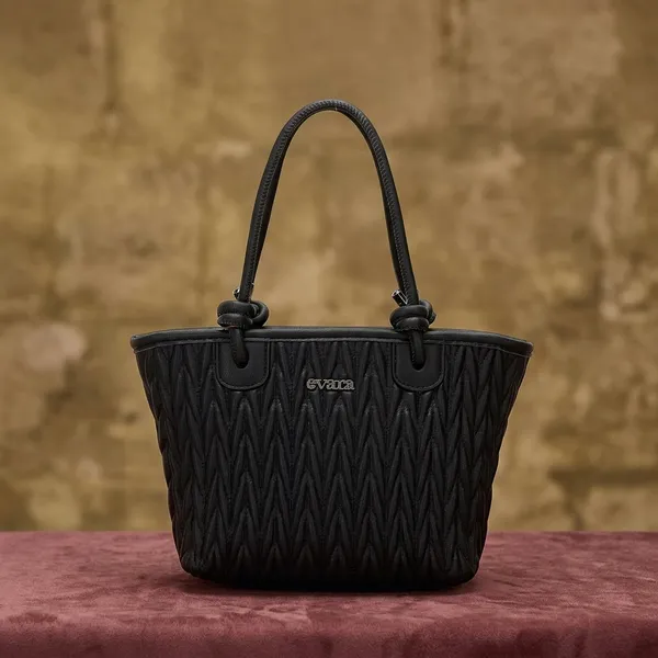 Black_Quilted_Pattern_Tote_Bag_for_Women