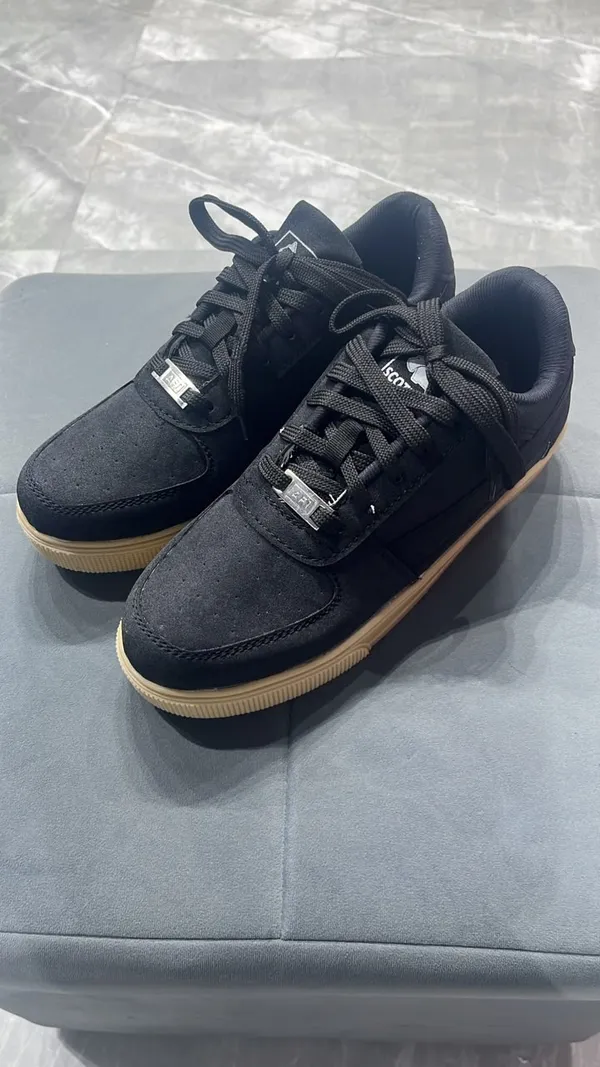 Black_and_Gum_Sole_Low-Top_Sneakers