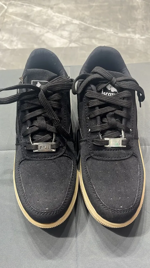 Black_and_Gum_Sole_Low-Top_Sneakers