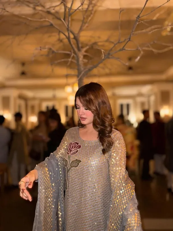 LAUNCHING_TWIL_SEQUINS,_FAUX_GEORGETTE_FABRIC✨KURTI,_DUPATTA_&_PANT