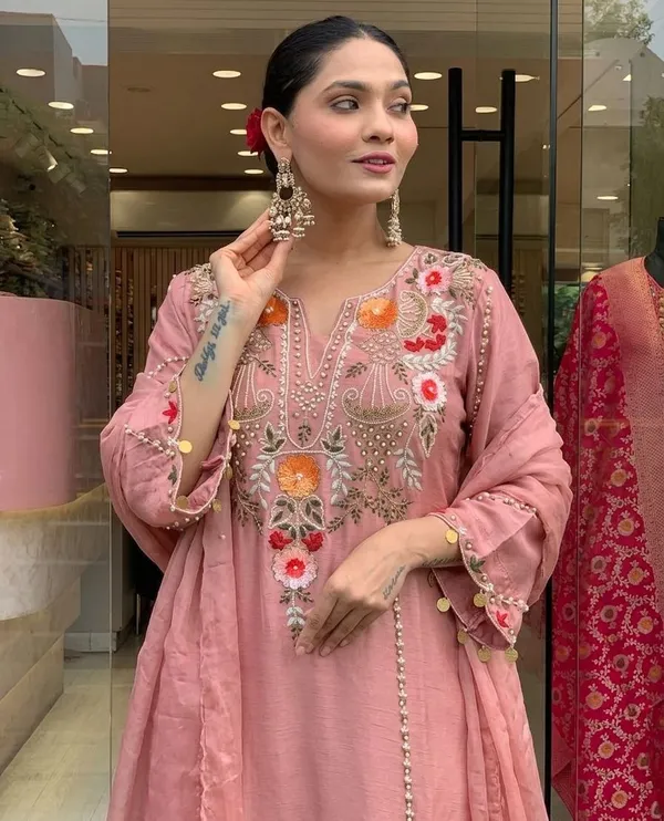 WOMEN'S_PURE_VISCOSE_CHANDERI_SILK_KURTA_SETS
