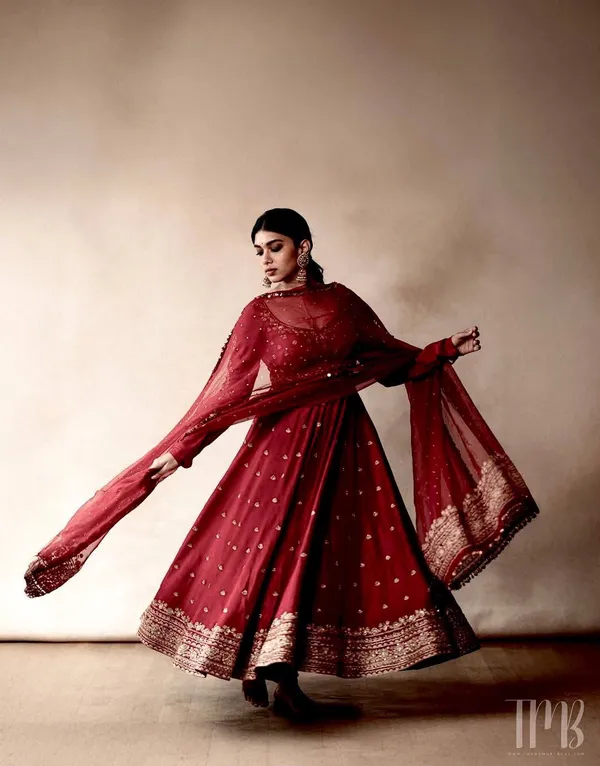 DG-589_LAUNCHING_NEW_DESIGNER_GOWN