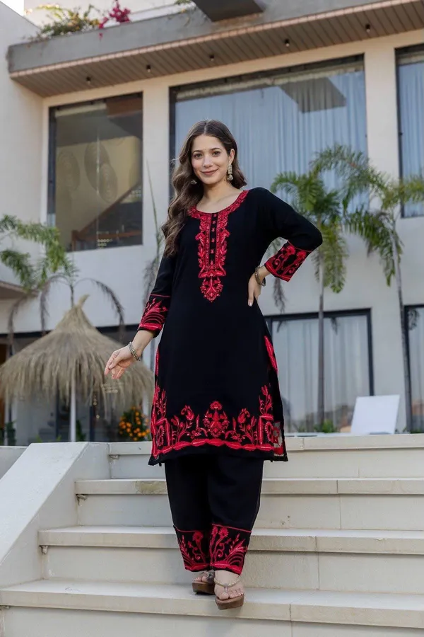 RAS-112_Women_Embroidered_Chinon_Kurta Set