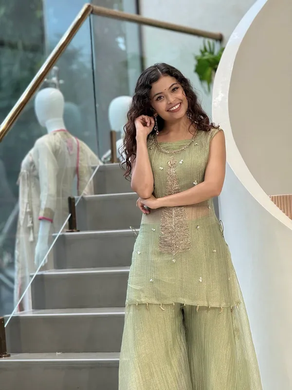 RAS-22💐INSTAGRAM_🅾️_MOST_VIRAL_OUTFITSS_LAUNCHED_SHRUG_,_BLOUSE_&_PLAZZO_SET💐