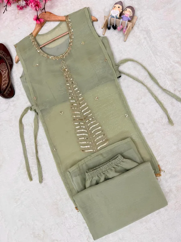 RAS-22💐INSTAGRAM_🅾️_MOST_VIRAL_OUTFITSS_LAUNCHED_SHRUG_,_BLOUSE_&_PLAZZO_SET💐