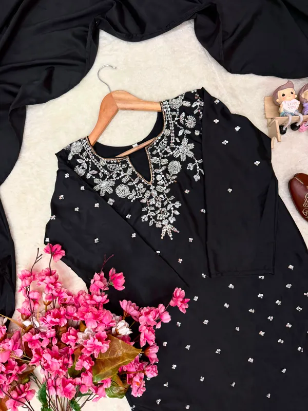 RAS-24_Beautiful_Kurta,_Palazzo_&_Dupatta_set