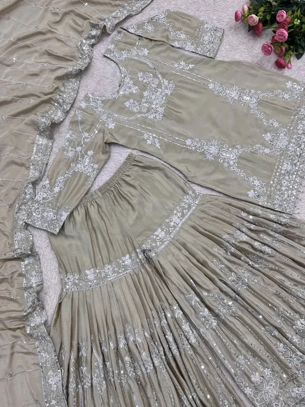 RAS-39_LAUNCHING_NEW_TRANDING_COLLECTION_3_PIECE_FANCY_KURTI_WITH_SHARARA_AND_BEAUTIFUL_DUPATTA*_🧶
