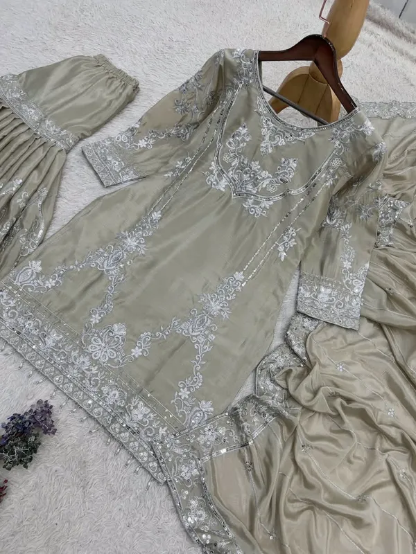 RAS-39_LAUNCHING_NEW_TRANDING_COLLECTION_3_PIECE_FANCY_KURTI_WITH_SHARARA_AND_BEAUTIFUL_DUPATTA*_🧶