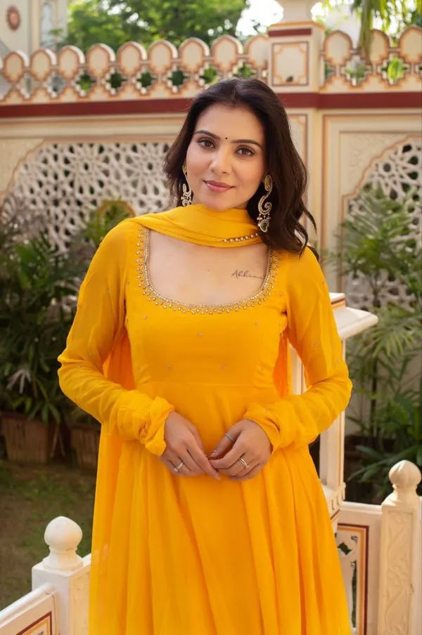 RAS-49_Georgette_Anarkali_Suit_Set,_adorned_with_dazzling_Hand_work