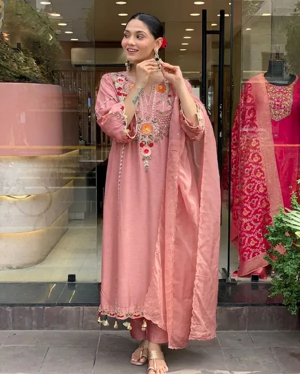 WOMEN'S_PURE_VISCOSE_CHANDERI_SILK_KURTA_SETS