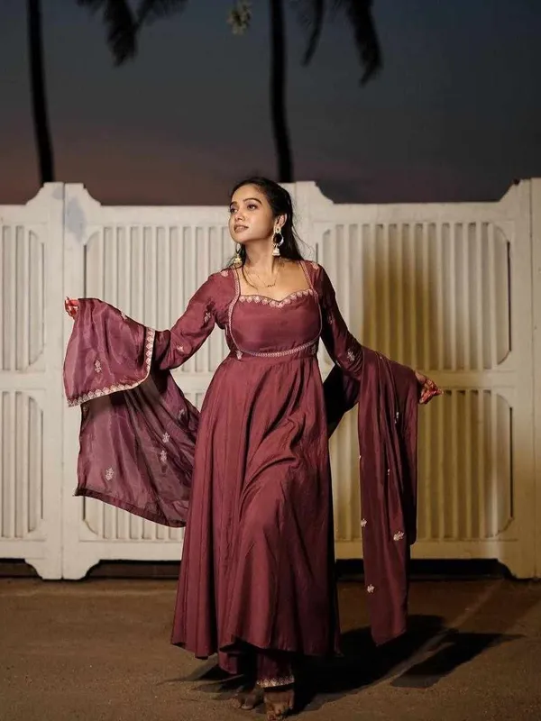 KD_1605_Premium_Fabric_And_Classy_Toned_Gown