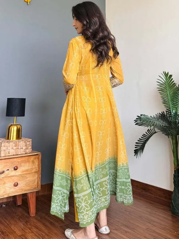 launching_Exclusive_Padding_bandhani_print_with_Orignal_Mirror_work_Kurta_Set