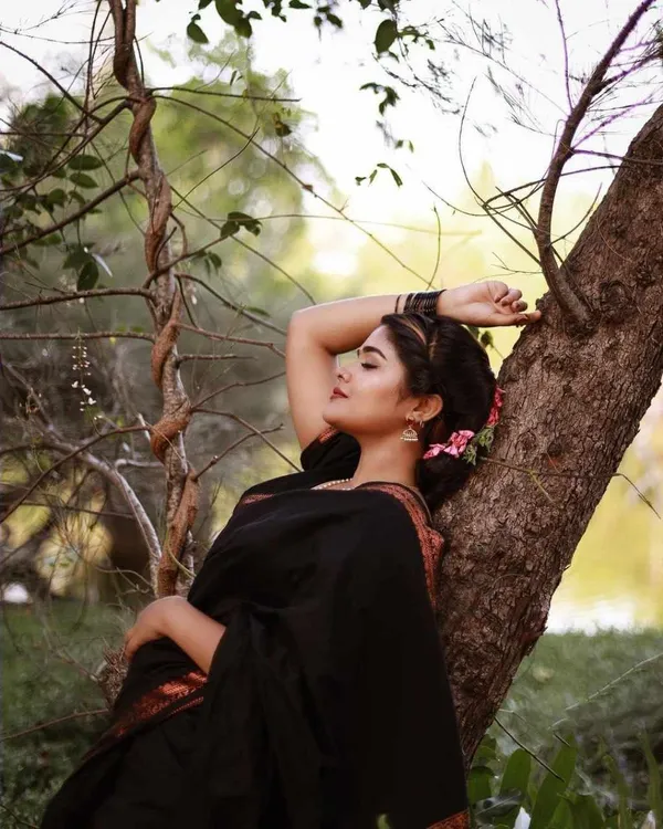 MF_83_BLACK_SOFT_LICHI_SILK_SAREE