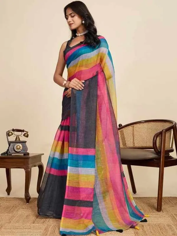 P1039_White_rose_Black_Saree