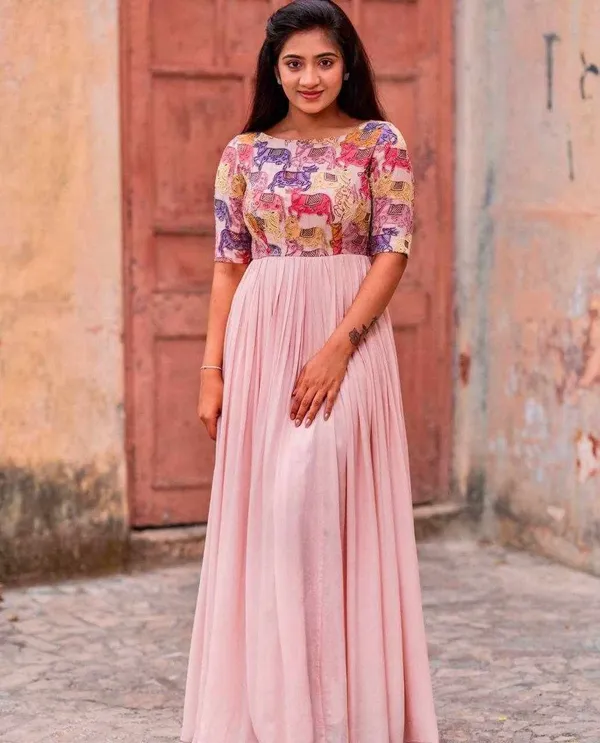PC_413_Pink_Handwork_&_Kalamkari_Print_Gown