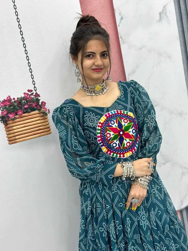 PC_N02_Bandhani_Print_Gown