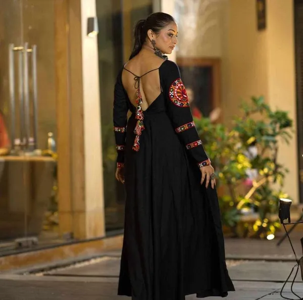 PC_N19_Gamathi_Work_Gown