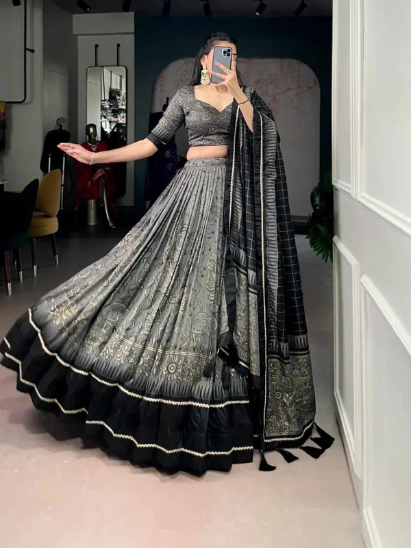 PIYU_D_NO_DIGITAL_25_NEW_BEAUTIFUL_PARTY_WEAR_LEHENGA