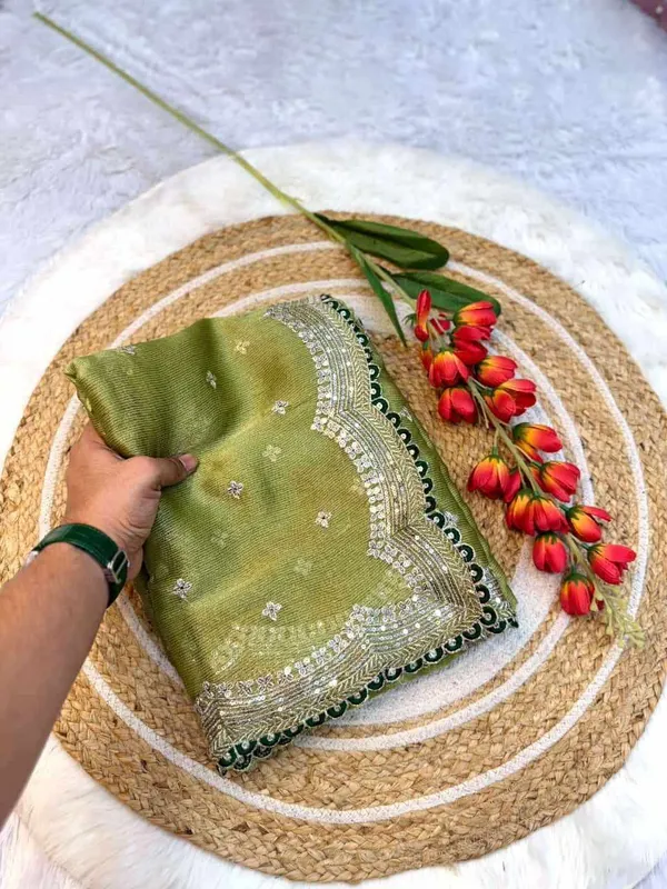 RC_Sitara_Green_Thread_Embroidery_Beautiful_Saree