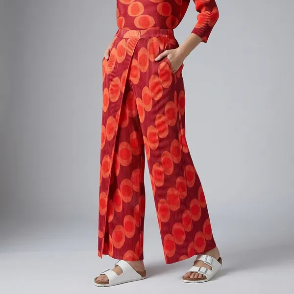 Pleated_Pants_With_A_Front_Drape