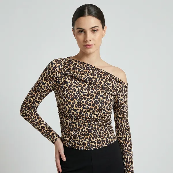 Stretchable_Asymmetrical_Ruched_Top