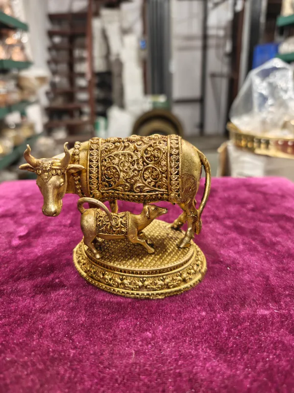 Pure_Brass_Cow_And_Calf_Decorative_Figurine
