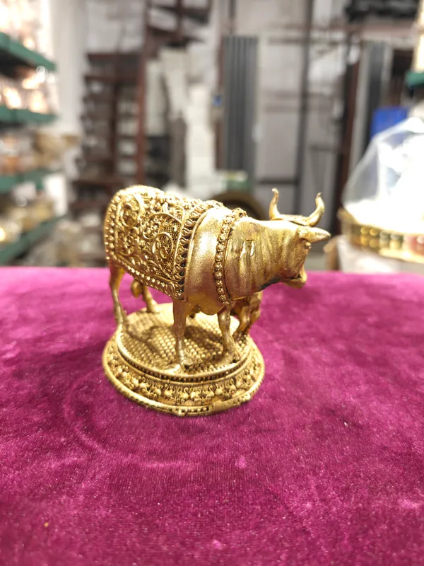 Pure_Brass_Cow_And_Calf_Decorative_Figurine