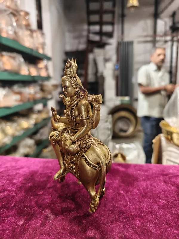 Pure_Brass_Lord_Shiva_Riding_Nandi_Vax_Idol