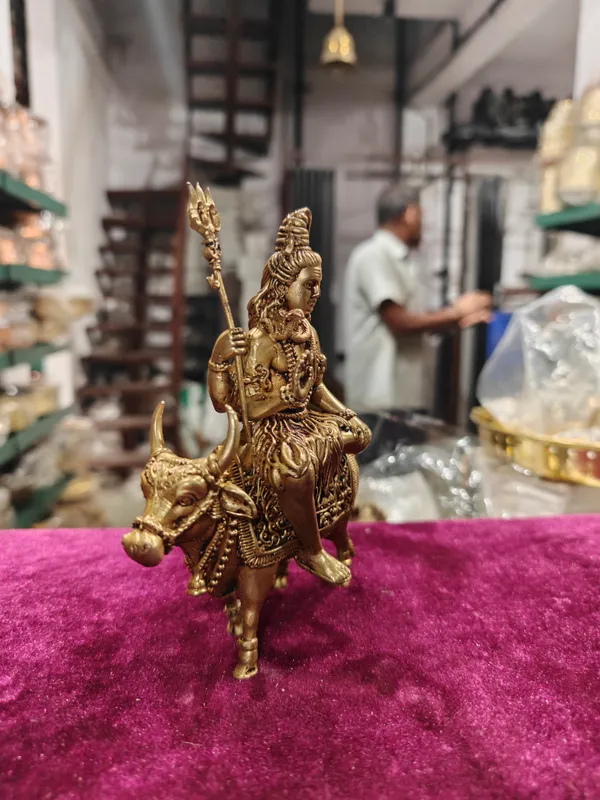 Pure_Brass_Lord_Shiva_Riding_Nandi_Vax_Idol