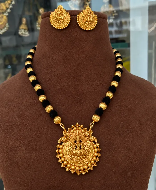 Black_Beads_Short_Necklace