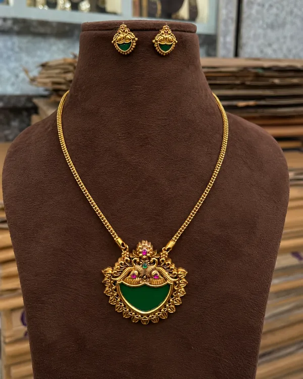 Green_Enamel_Long_Chain_with_earrings