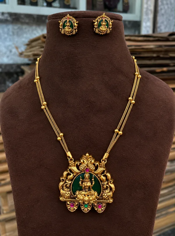 Long_Green_Enamel_Devi_chain_with_earrings