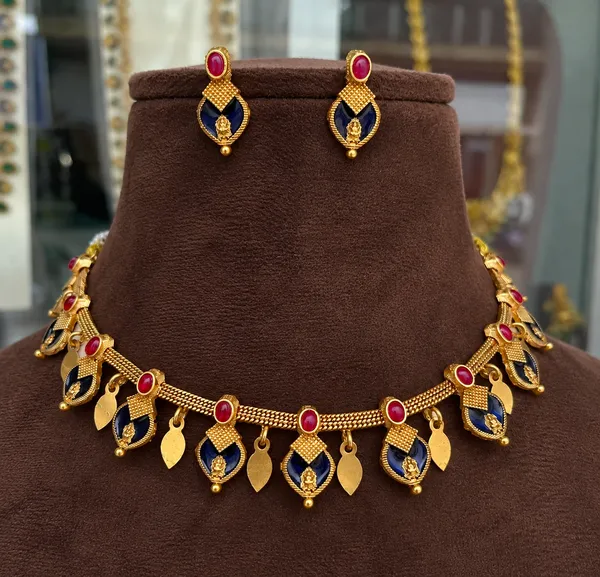 Trending_Leaf_design_Choker_set_with_earrings_blue