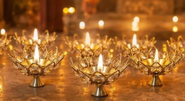 Rudrakashi_Metal_Crystal_Akhand_Diya_For_Home_Temple_3-2_Inch_Iron,_Steel_Table_Diya