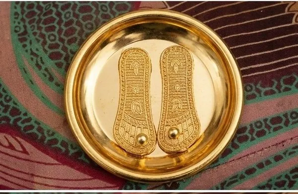 Rudrakashi_Charan_Paduka_Yantra_Gold_Stainless_Steel