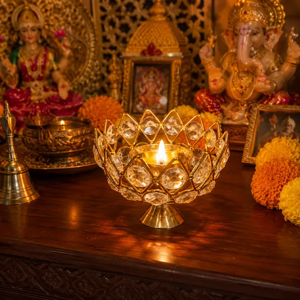Rudrakashi_Metal_Crystal_Akhand_Diya_For_Home_Temple_3-2_Inch_Iron,_Steel_Table_Diya