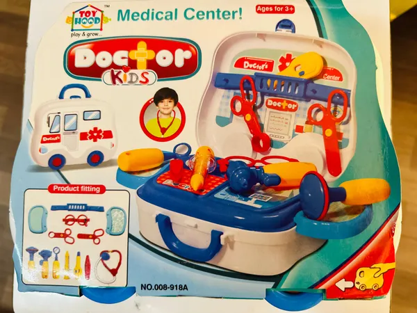 Doctor_Medical_Center_Pretend_Play_Set_With_Carry_Case
