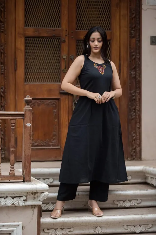 Black_Sleeveless_Embroidered_Kurta_Palazzo_Set_For_Women