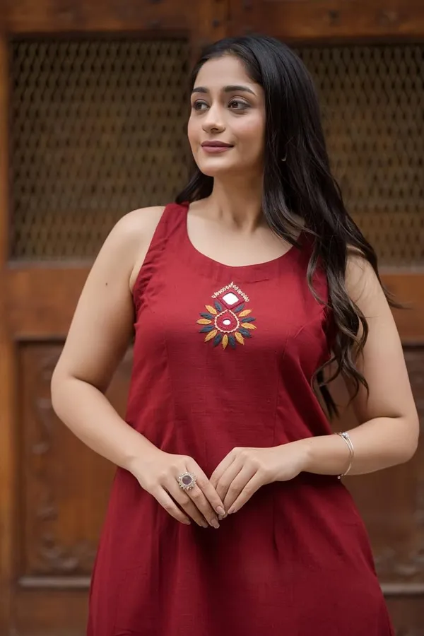 Maroon_Cotton_Sleeveless_A_Line_Kurta_Set_For_Women