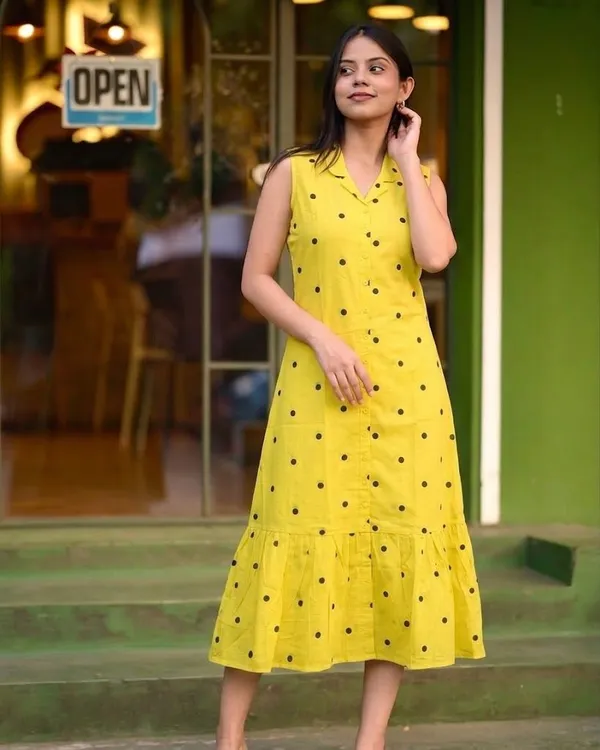 Yellow_Cotton_Polka_Dot_Sleeveless_Midi_Dress_For_Women
