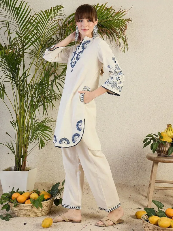 Cream_Cotton_Embroidered_Straight_Kurta_with_Pants_for_Women