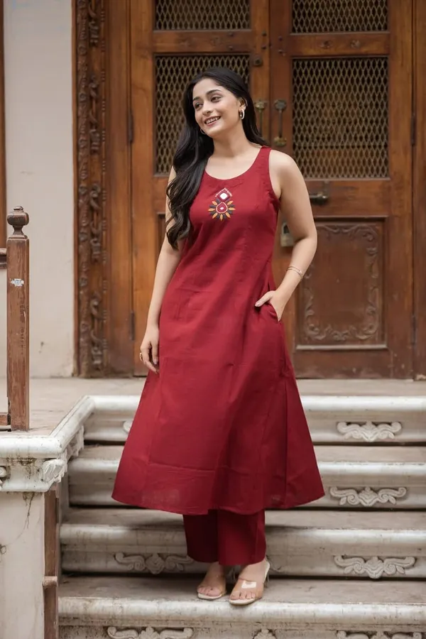 Maroon_Cotton_Sleeveless_A_Line_Kurta_Set_For_Women