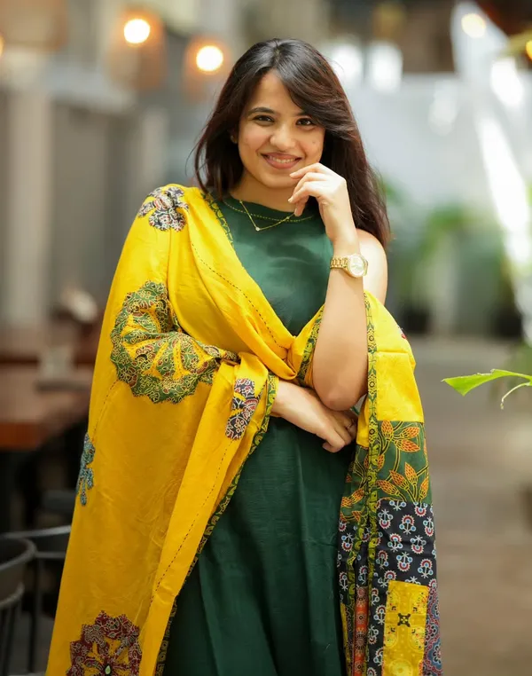Green_Sleeveless_Straight_Kurta_With_Palazzo_And_Yellow_Dupatta_Set