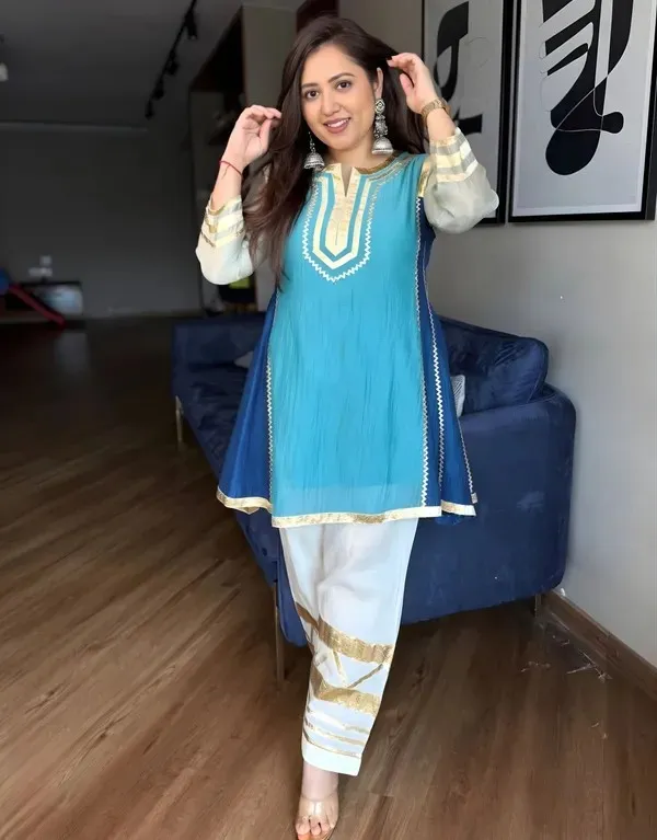 Blue_Cotton_Gota_Patti_Embroidered_Kurta_Set_for_Women