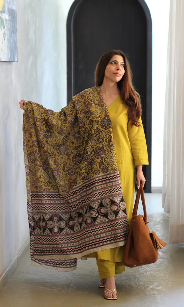 Yellow_Cotton_Kurta_Set_With_Printed_Dupatta_For_Women