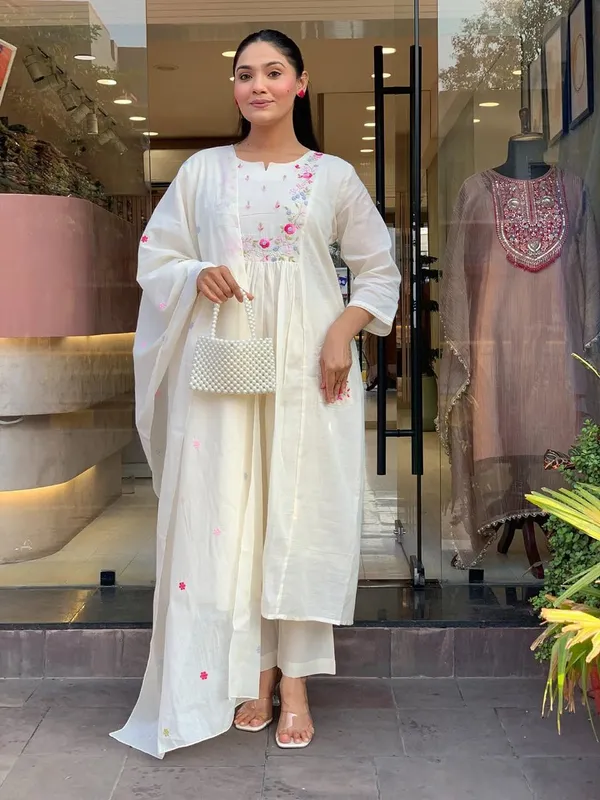 Off_White_Floral_Embroidered_Kurta_Set_With_Dupatta_For_Women