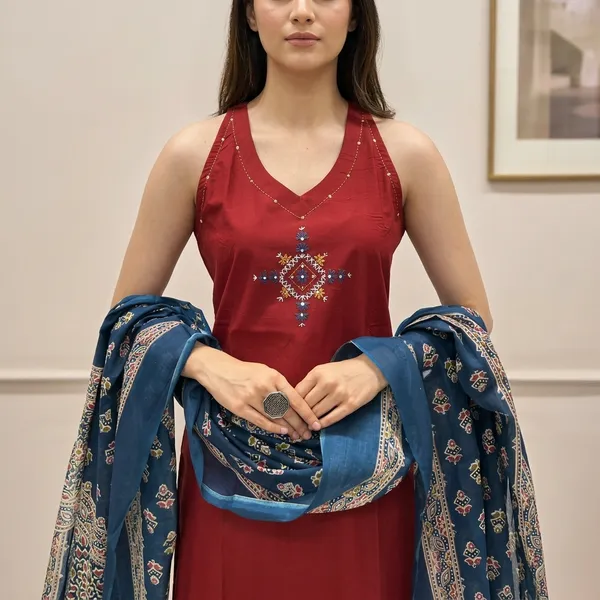 Red_Cotton_Embroidered_Kurta_Set_With_Blue_Dupatta_For_Women