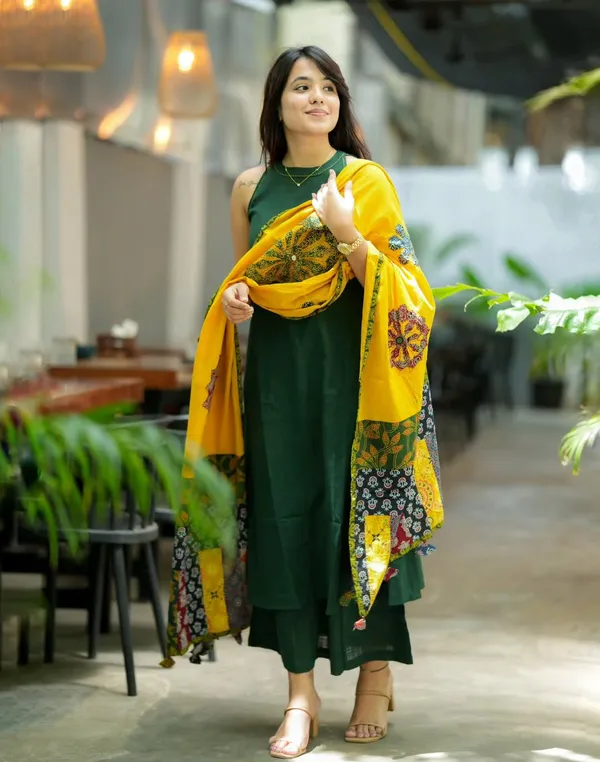 Green_Sleeveless_Straight_Kurta_With_Palazzo_And_Yellow_Dupatta_Set