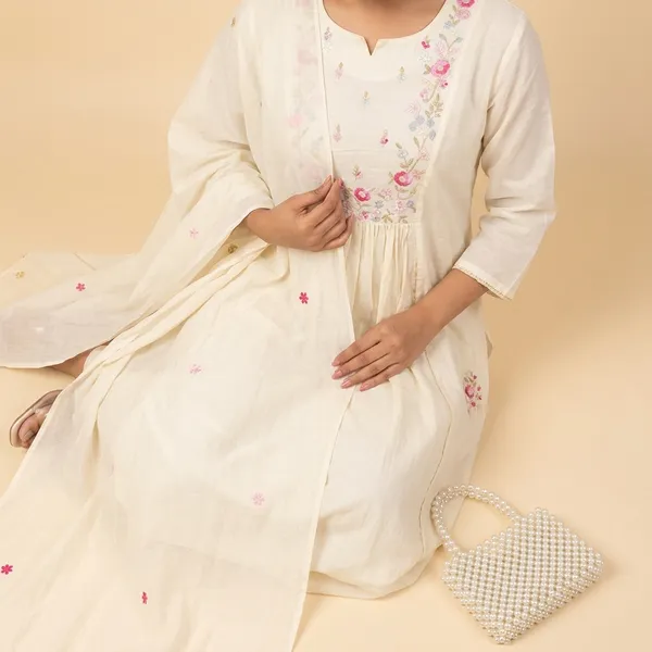 Off_White_Floral_Embroidered_Kurta_Set_With_Dupatta_For_Women