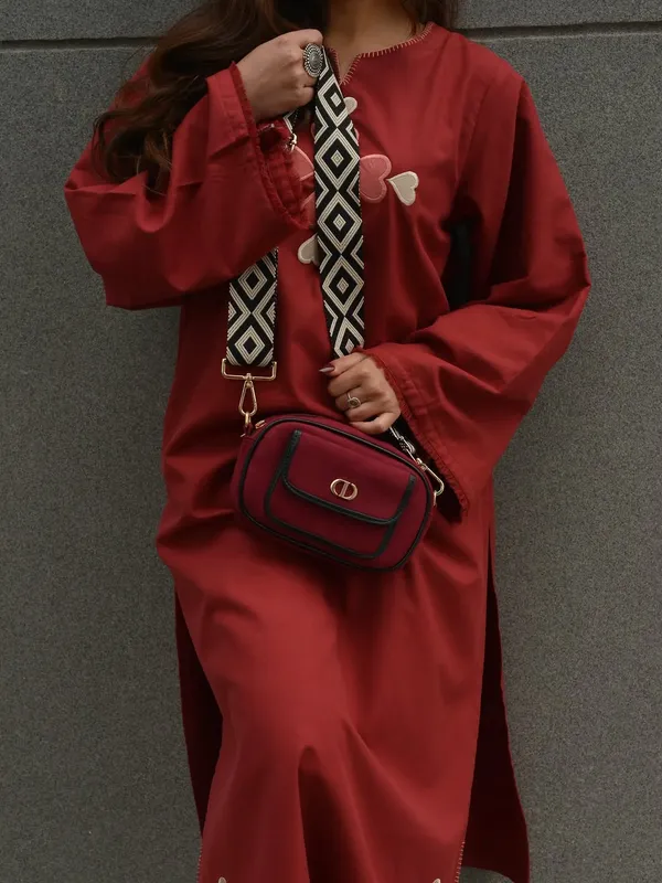Maroon_Embroidered_Heart_Applique_Kurta_Set_With_Geometric_Strap_Bag